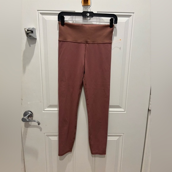 Vuori Women's Rib Studio High Rise 7/8 Length No-Slip Pink Marsala Leggings M - Picture 2 of 5